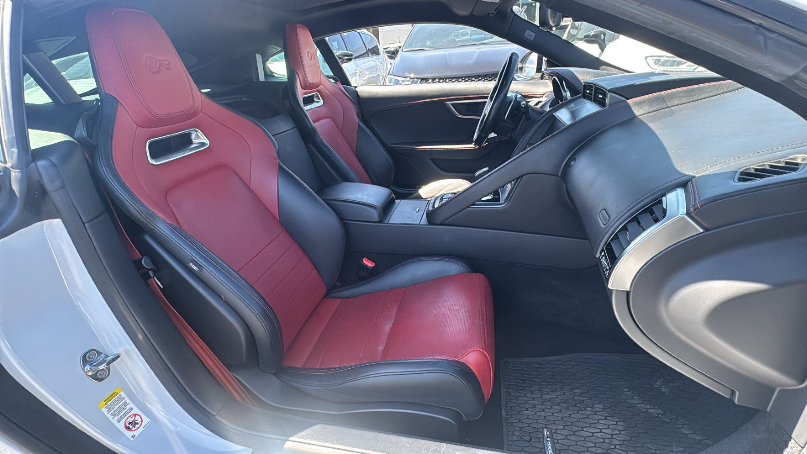 Used 2020 Jaguar F-TYPE R image 28