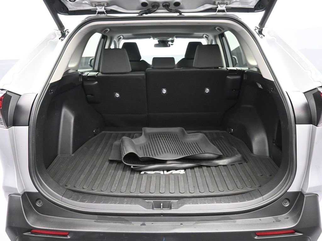 Used 2021 Toyota RAV4 XLE image 21