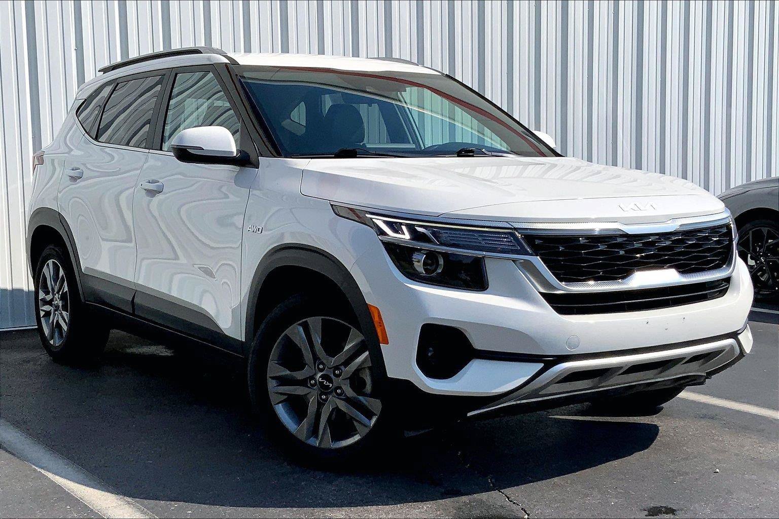 Used 2023 Kia Seltos S AWD/4WD image 2