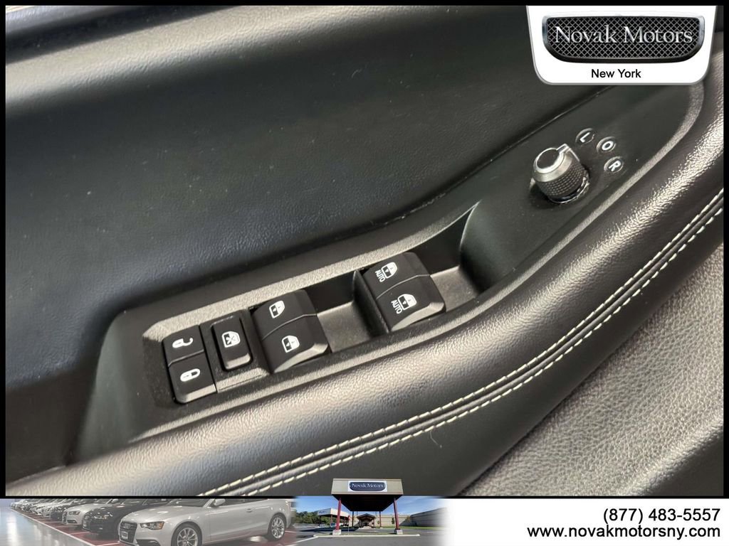 Used 2024 Jeep Grand Cherokee L Altitude AWD/4WD image 15