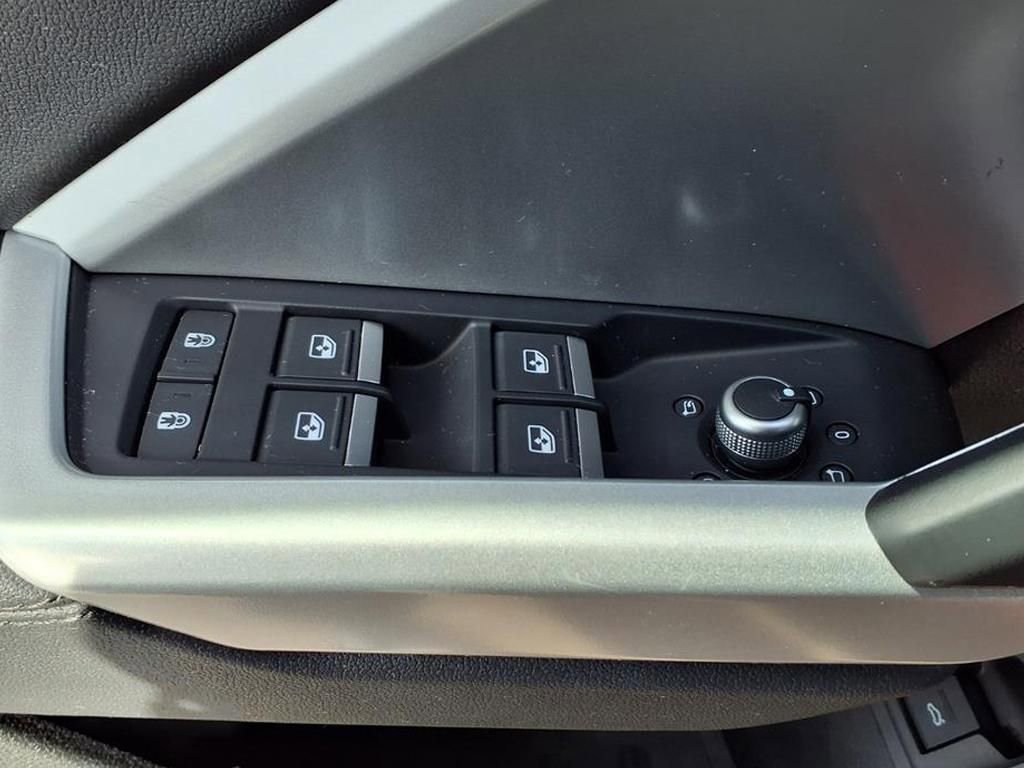 Used 2023 Audi Q3 2.0T Premium Plus image 8