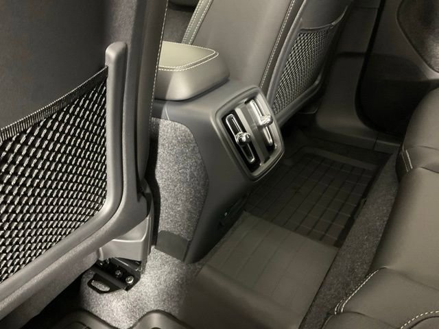 New 2026 Volvo XC40 B5 Ultra w/ Protection Package Premier AWD/4WD image 18