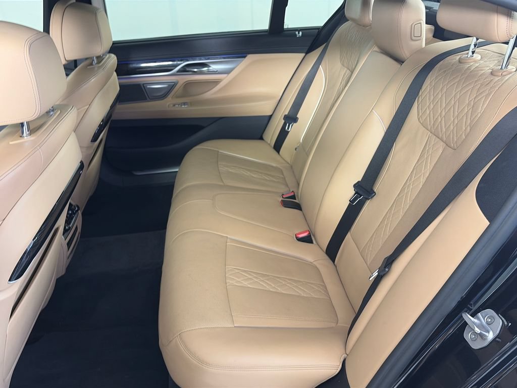 Used 2017 BMW 750i xDrive AWD/4WD image 13