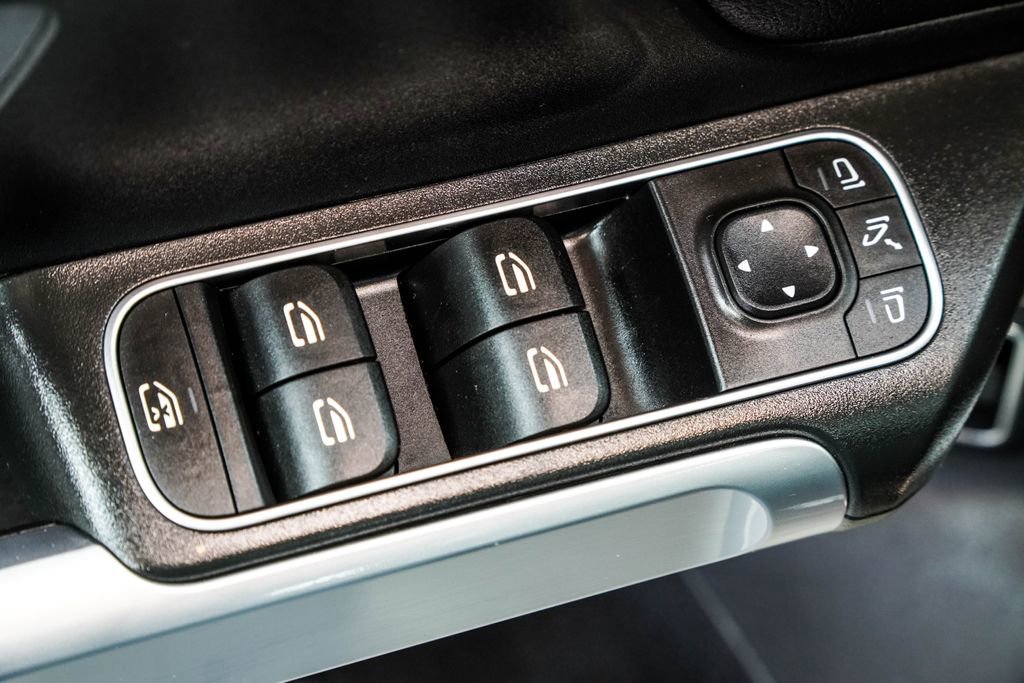 Used 2020 Mercedes-Benz GLB 250 image 41