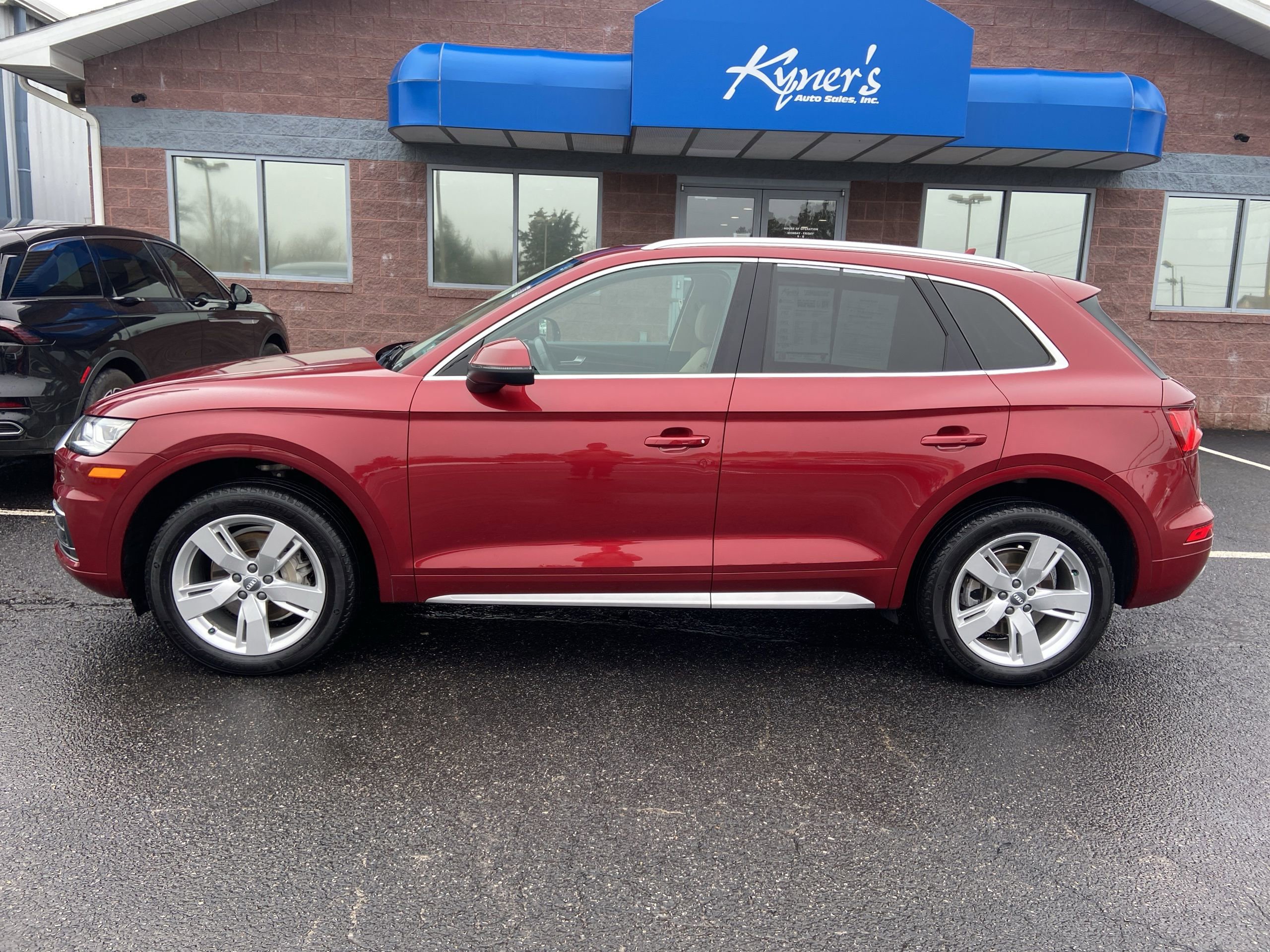 Used 2018 Audi Q5 2.0T Premium Plus w/ Premium Plus Package AWD/4WD image 3