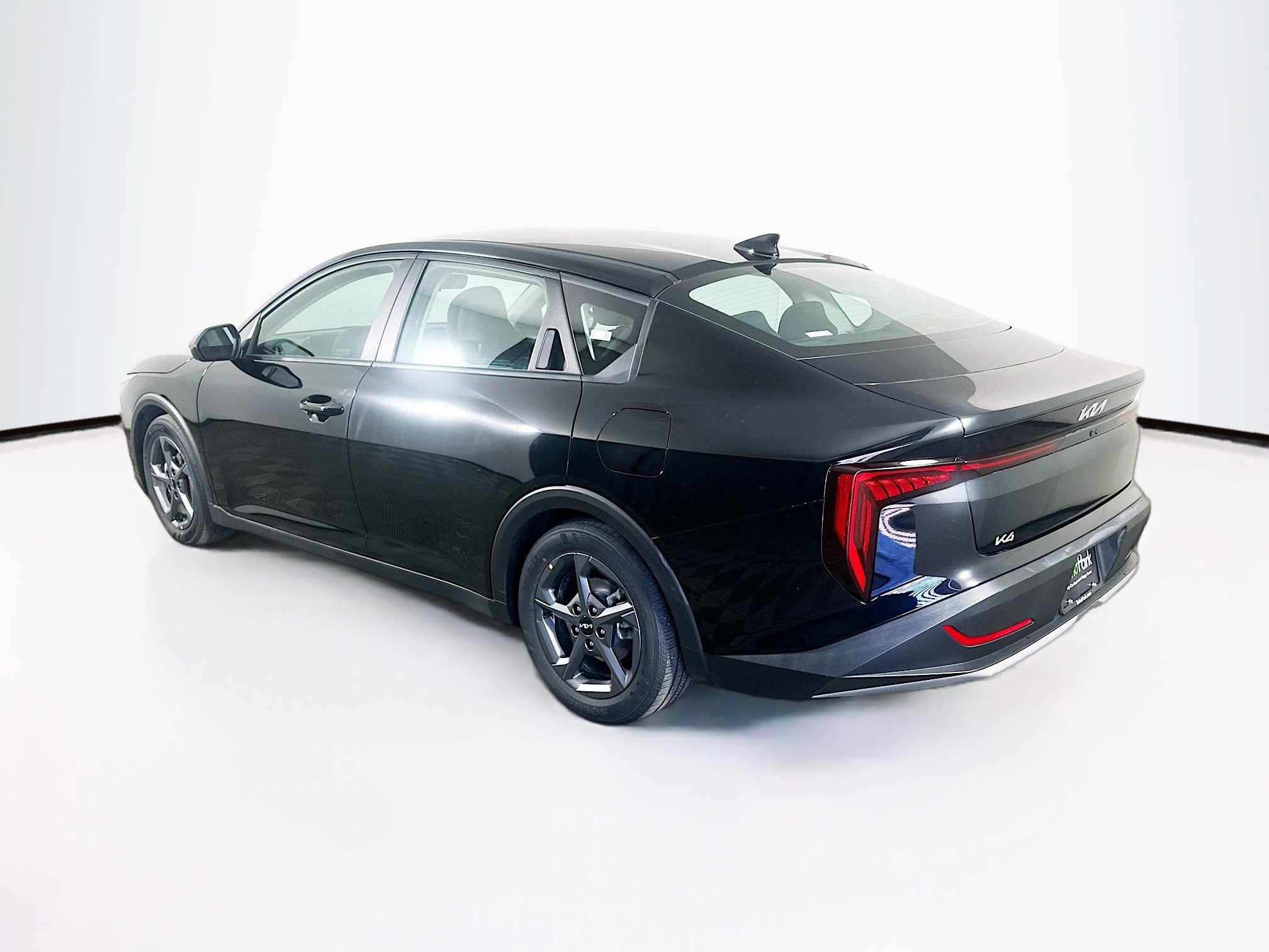 Used 2025 Kia K4 LXS image 5