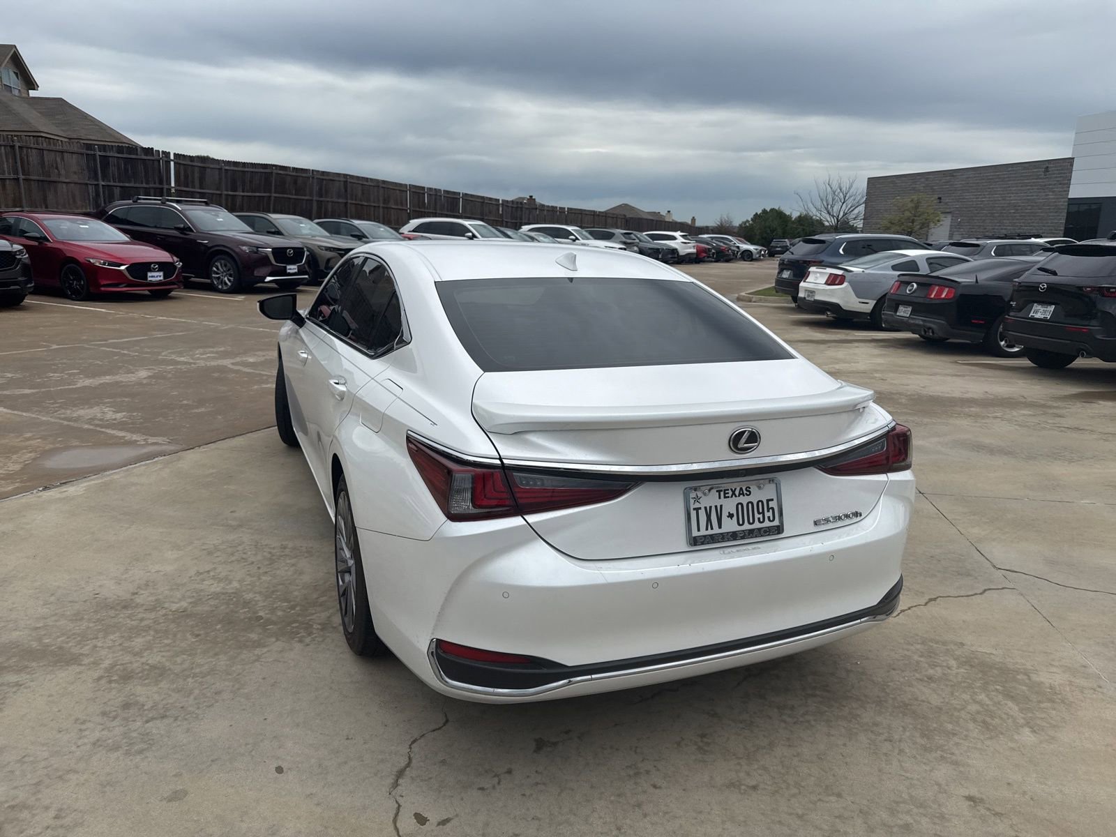 Used 2024 Lexus ES 300h w/ Technology Package image 15