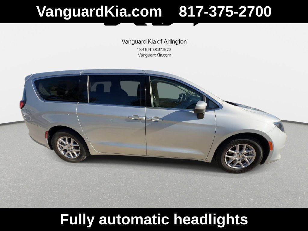 Used 2022 Chrysler Voyager LX FWD image 10