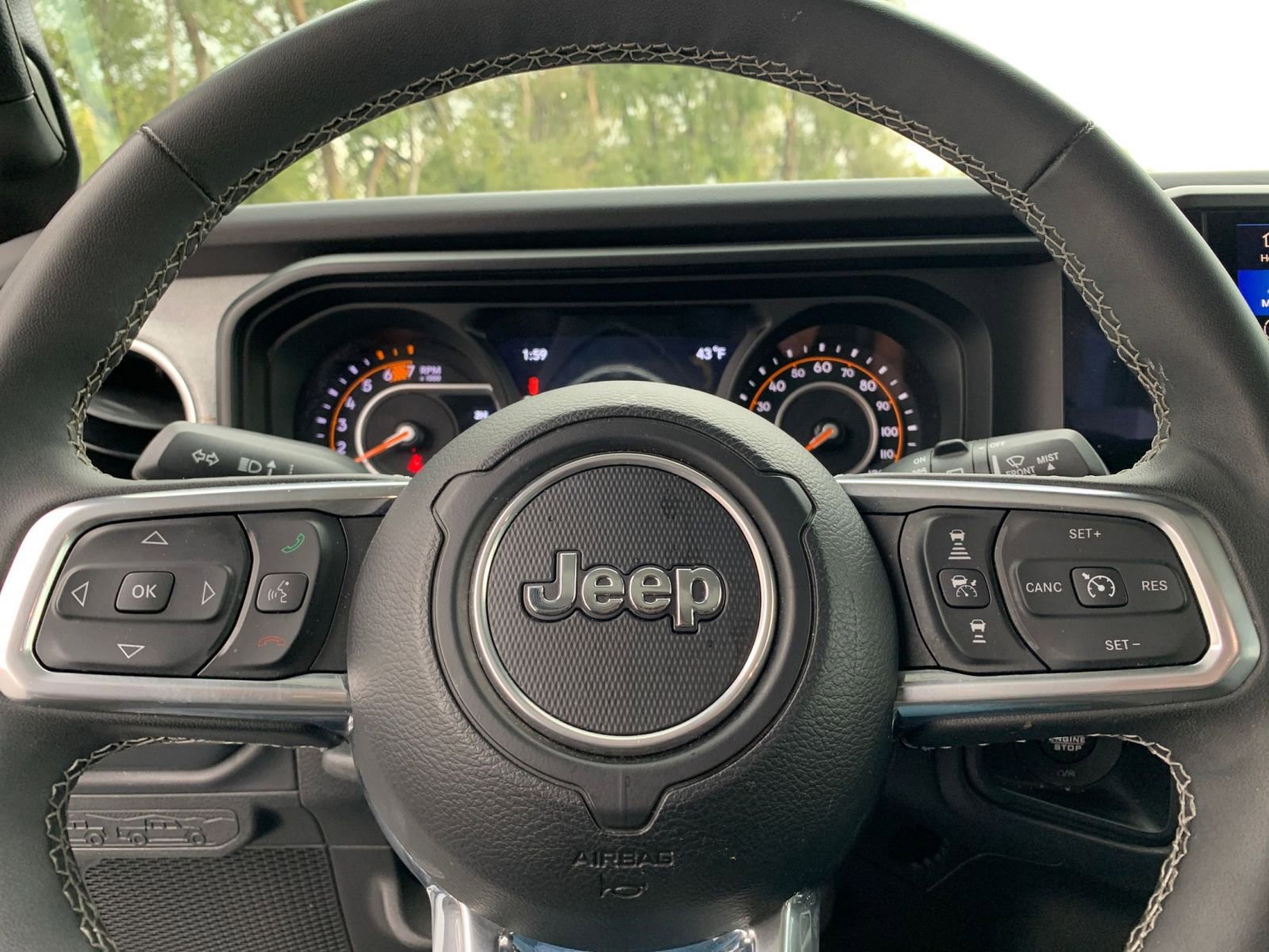 Used 2025 Jeep Wrangler Sahara image 27