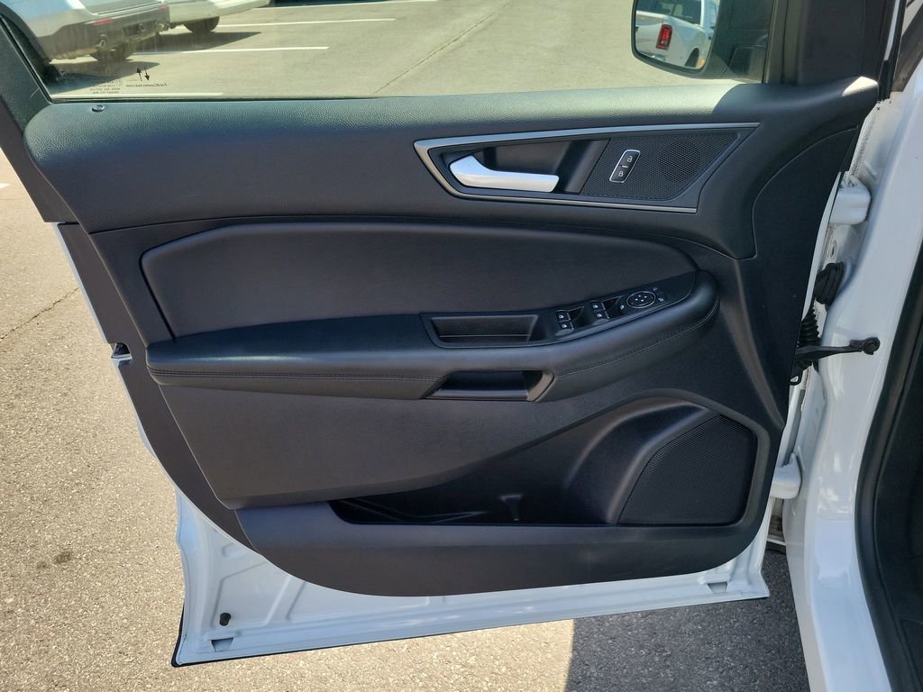 Used 2020 Ford Edge SE image 30