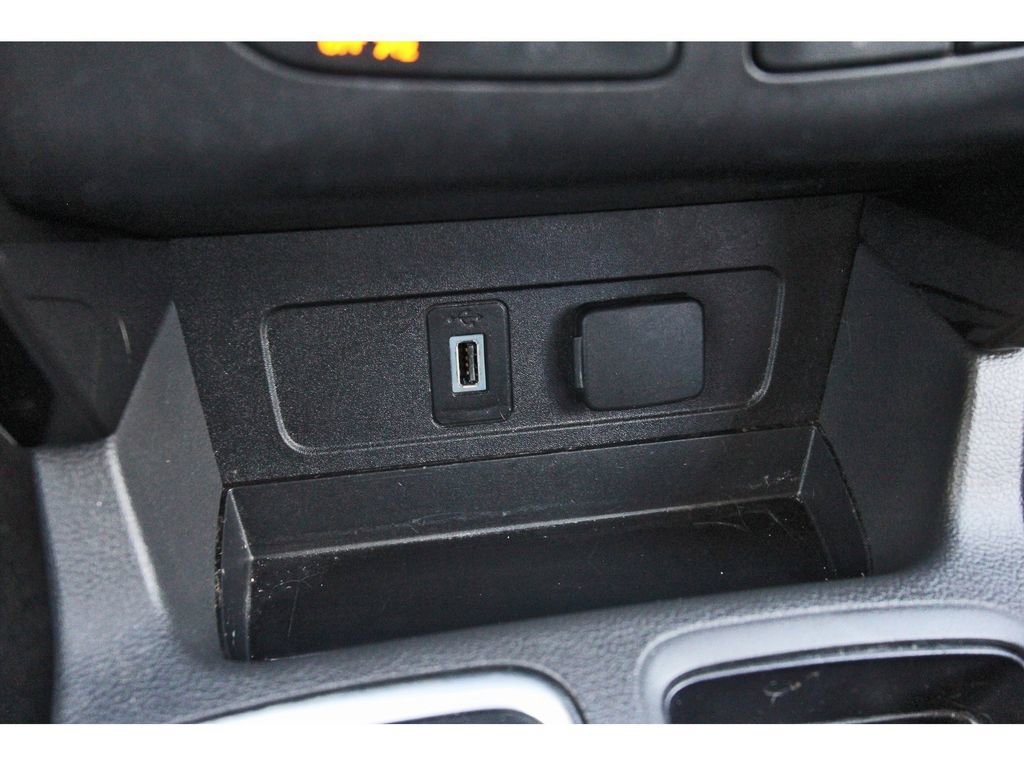 Used 2018 Ford Escape SE w/ SE Sport Appearance Package FWD image 30