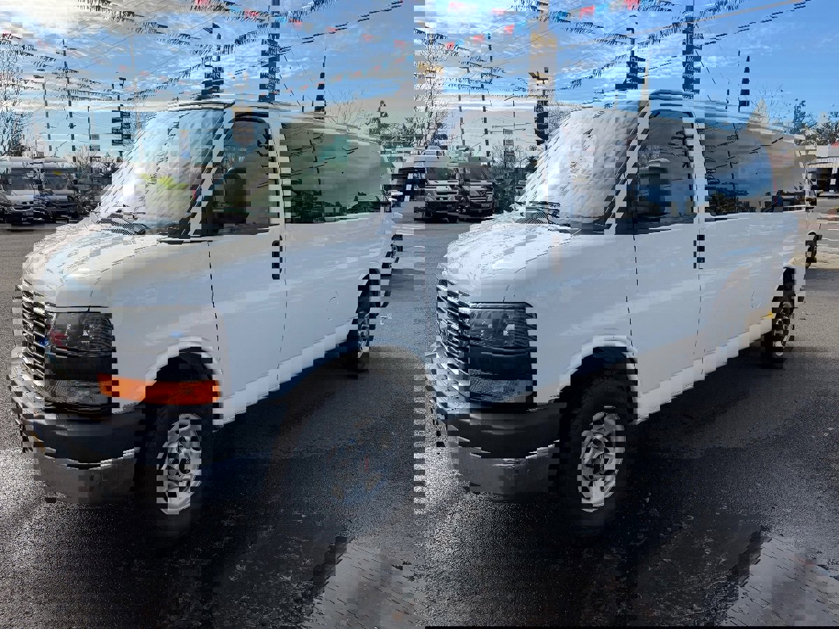 Used 2016 GMC Savana 3500 LS w/ Chrome Appearance Package image 3