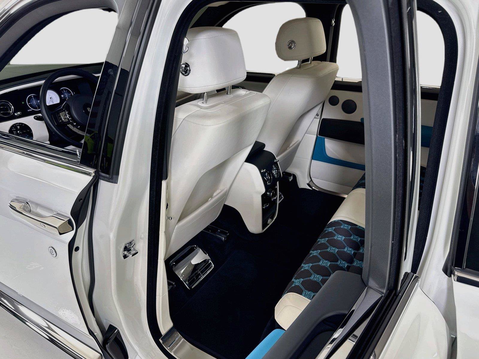 Used 2025 Rolls-Royce Cullinan AWD/4WD image 27