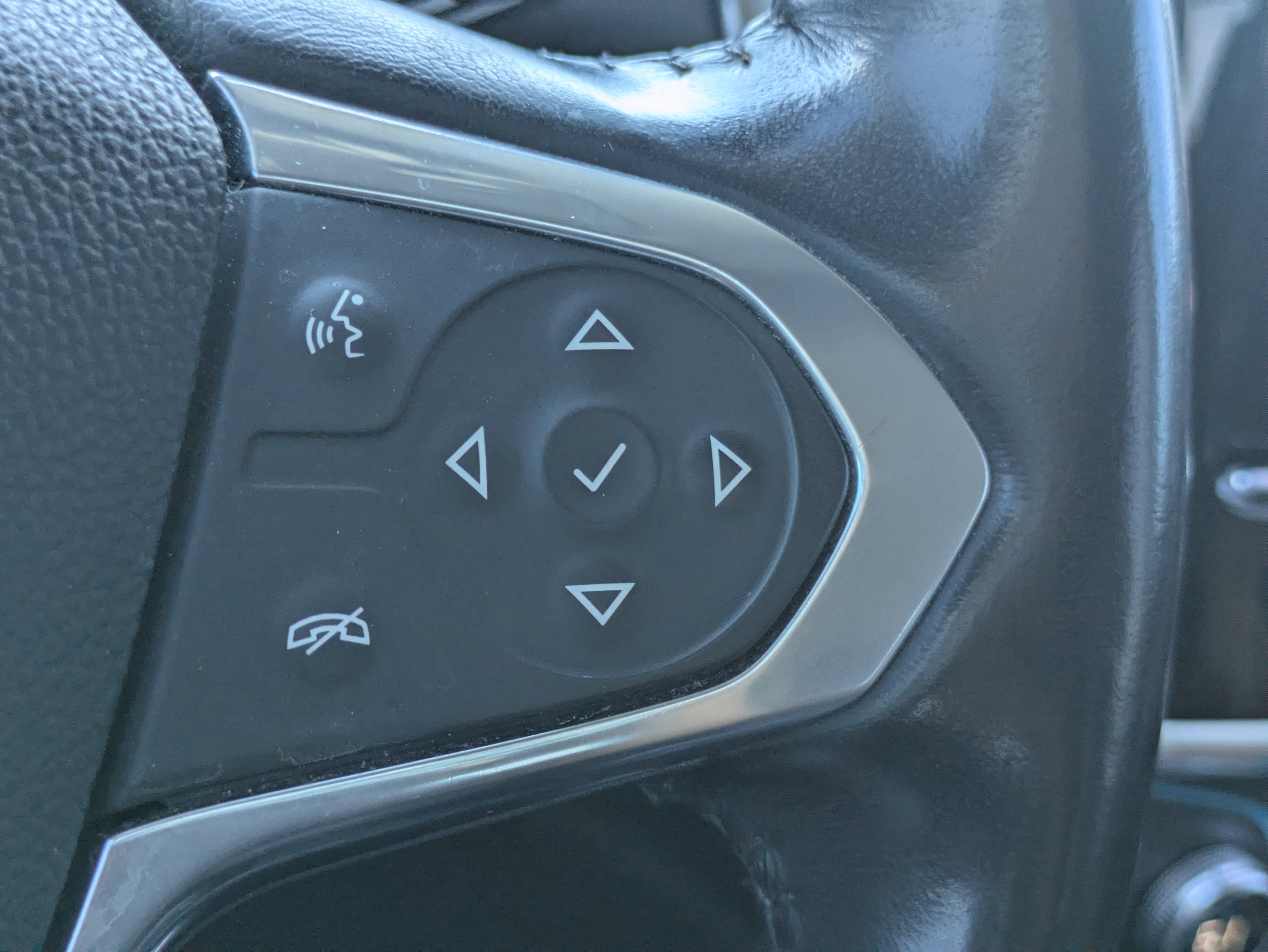 Used 2021 Chevrolet Traverse LT FWD image 19