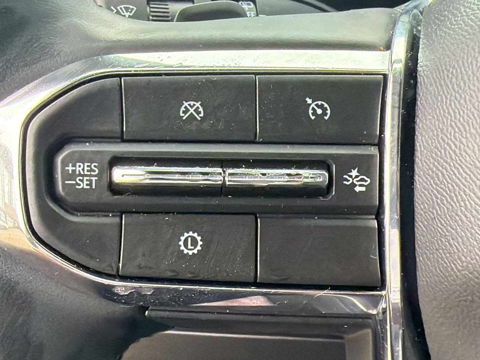 Used 2025 GMC Acadia Elevation w/ Elevation Premium Package FWD image 16