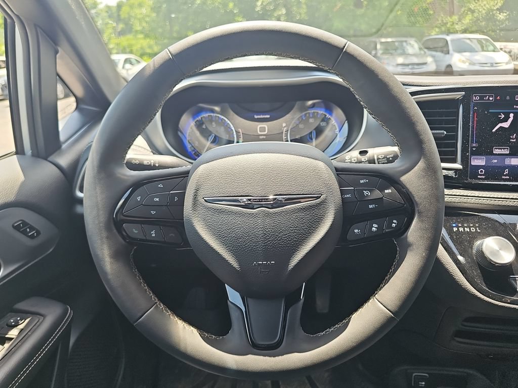 Certified 2023 Chrysler Pacifica Touring-L w/ S Appearance Package AWD/4WD image 15