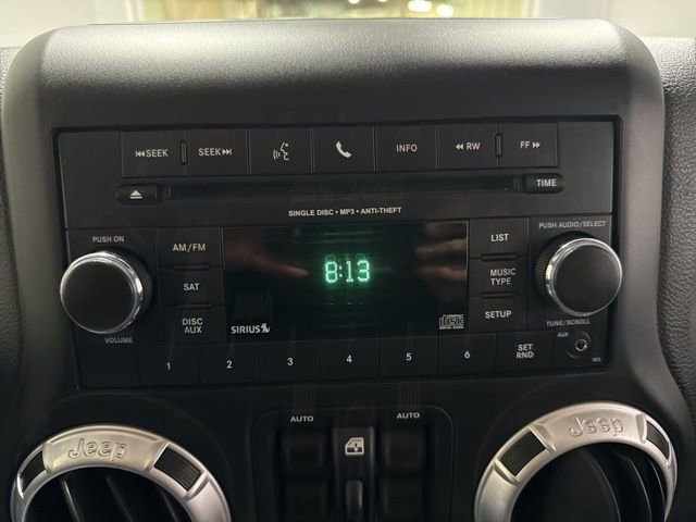 Used 2016 Jeep Wrangler Unlimited Rubicon image 15