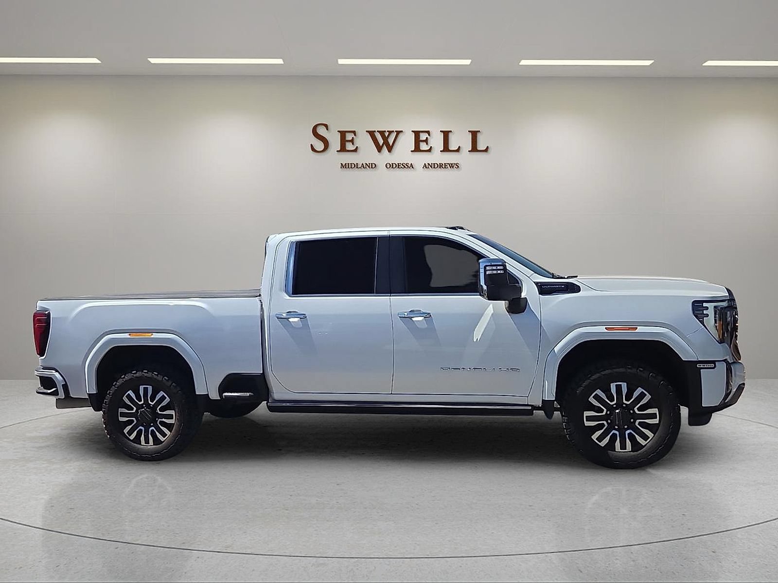 Used 2024 GMC Sierra 2500 Denali Ultimate AWD/4WD image 5