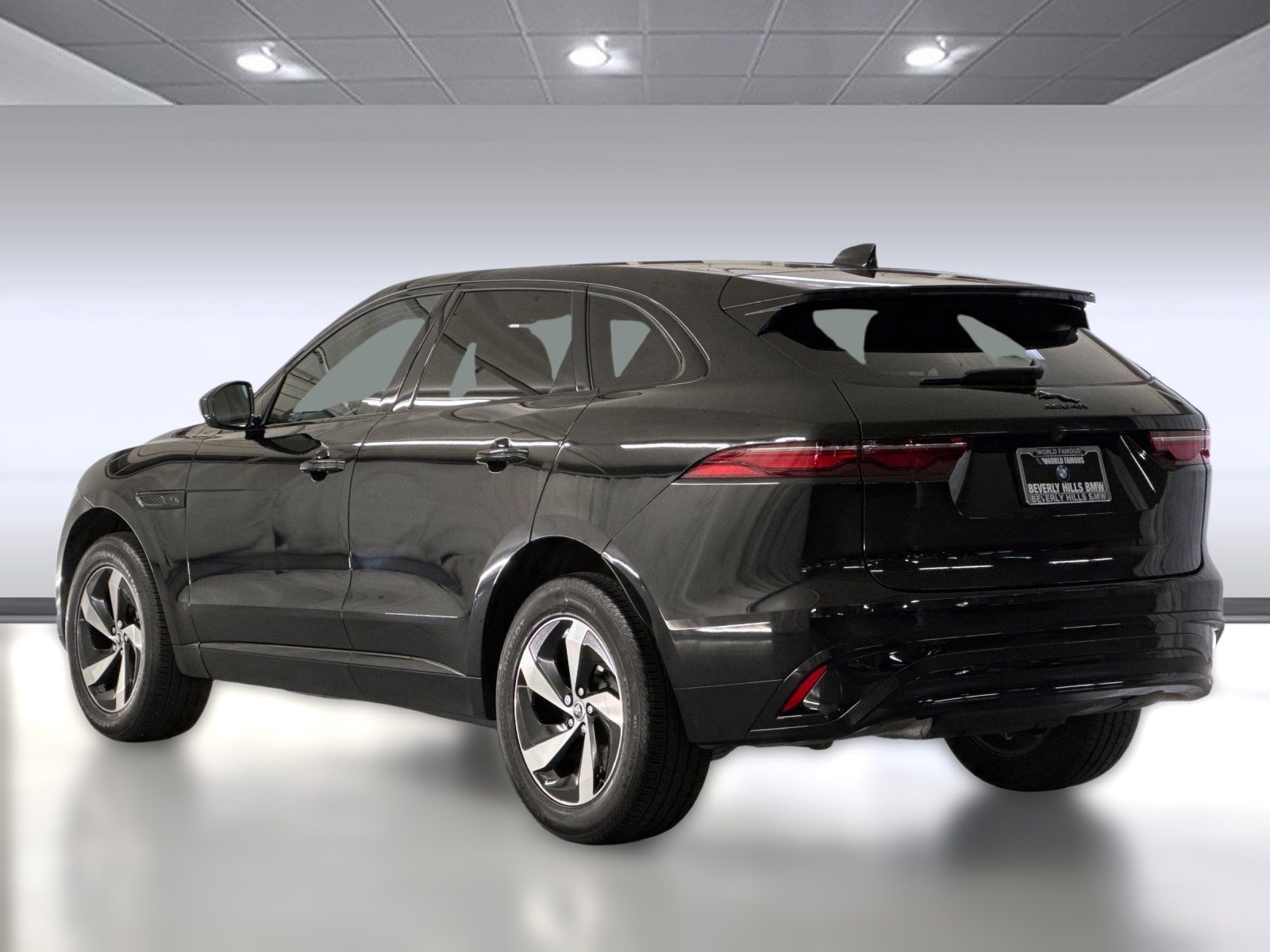 Used 2024 Jaguar F-PACE R-Dynamic S image 3