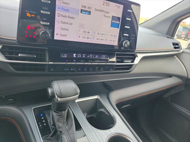 Used 2021 Toyota Sienna XSE FWD image 15