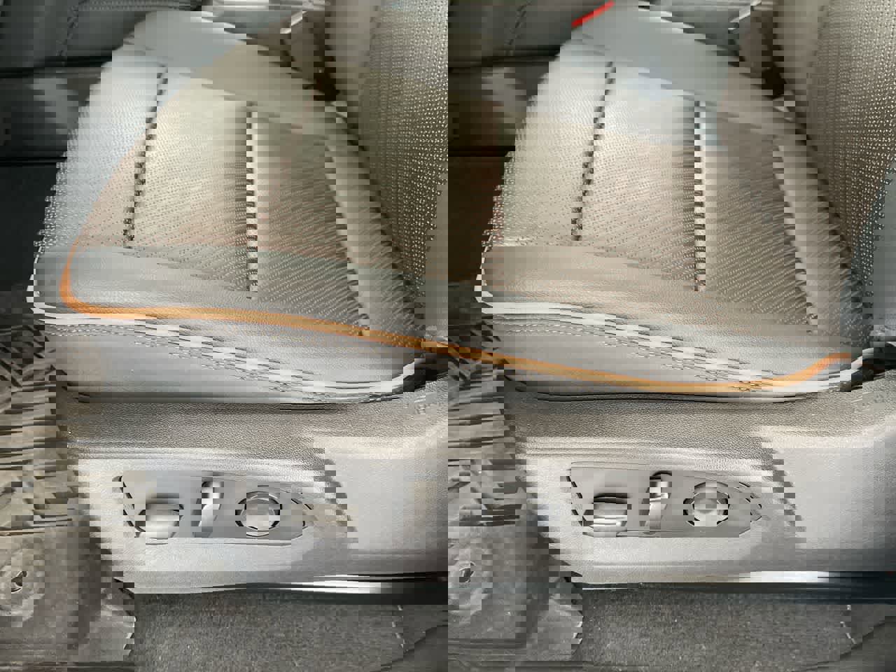 Used 2024 GMC Canyon AT4 w/ AT4 Premium Package AWD/4WD image 12