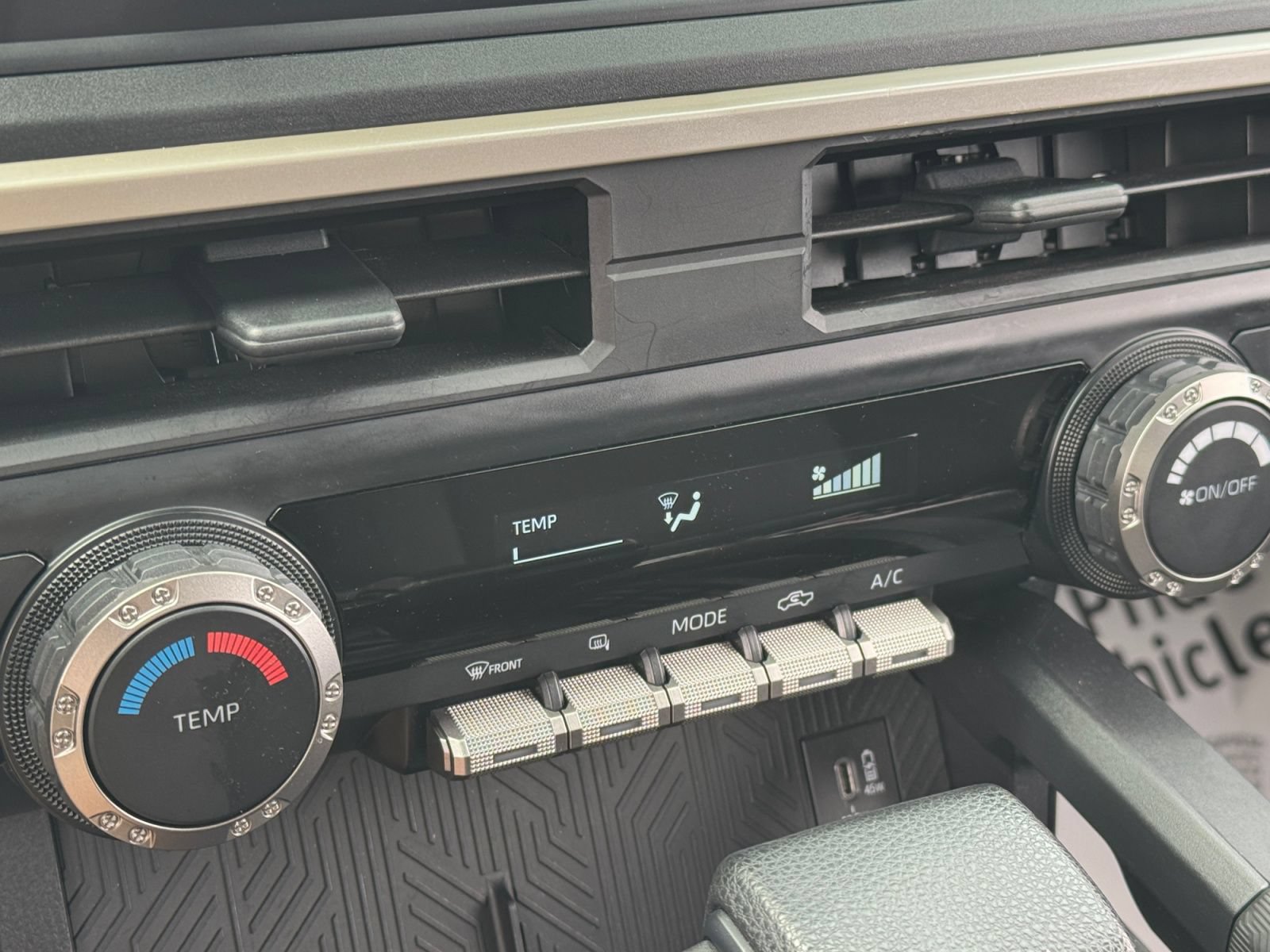 Used 2025 Toyota Tacoma SR AWD/4WD image 19