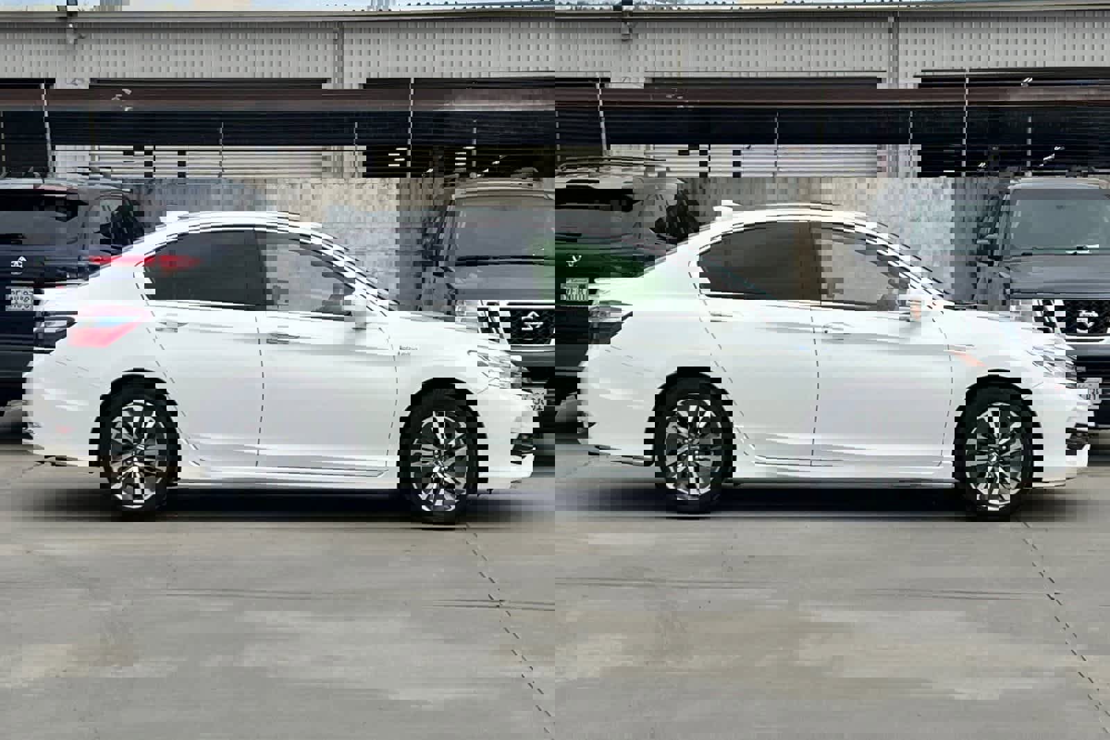 Used 2017 Honda Accord Touring image 9