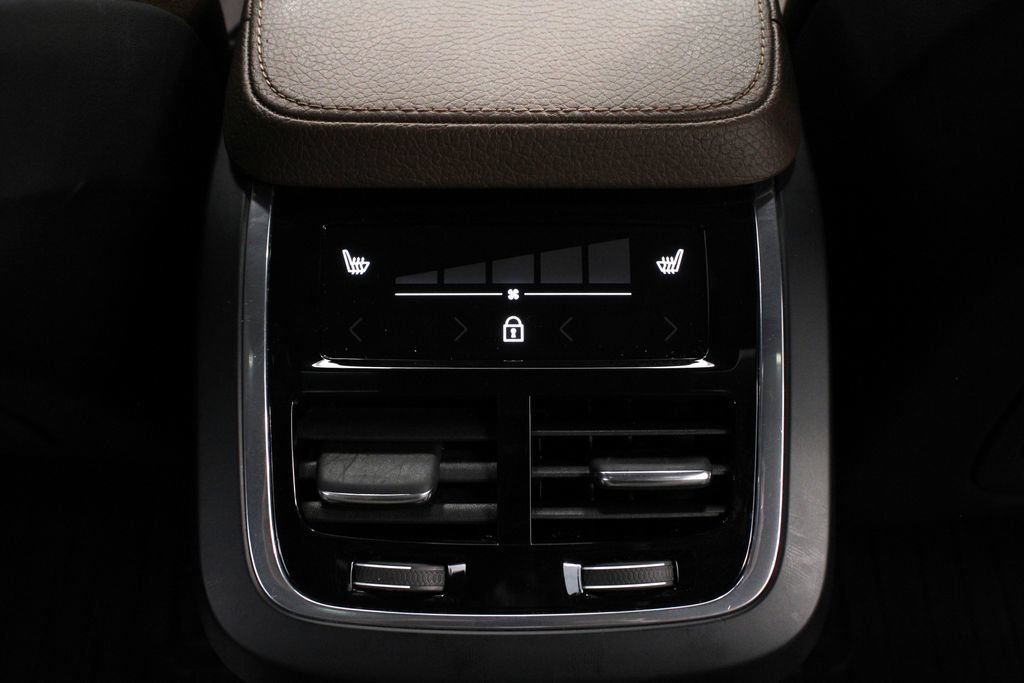Used 2020 Volvo XC90 T6 Momentum w/ Protection Package AWD/4WD image 30