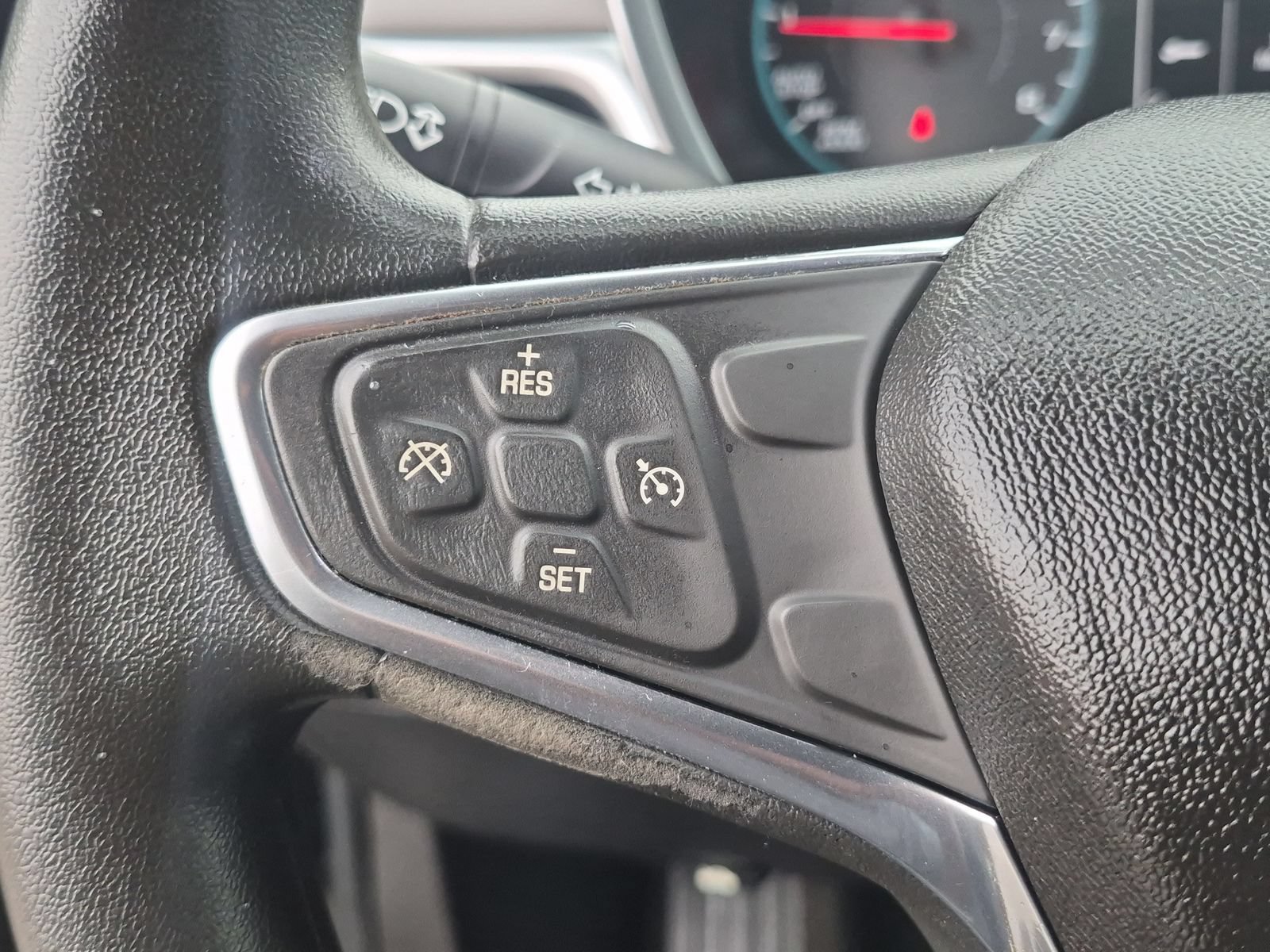 Used 2018 Chevrolet Equinox LS FWD image 24
