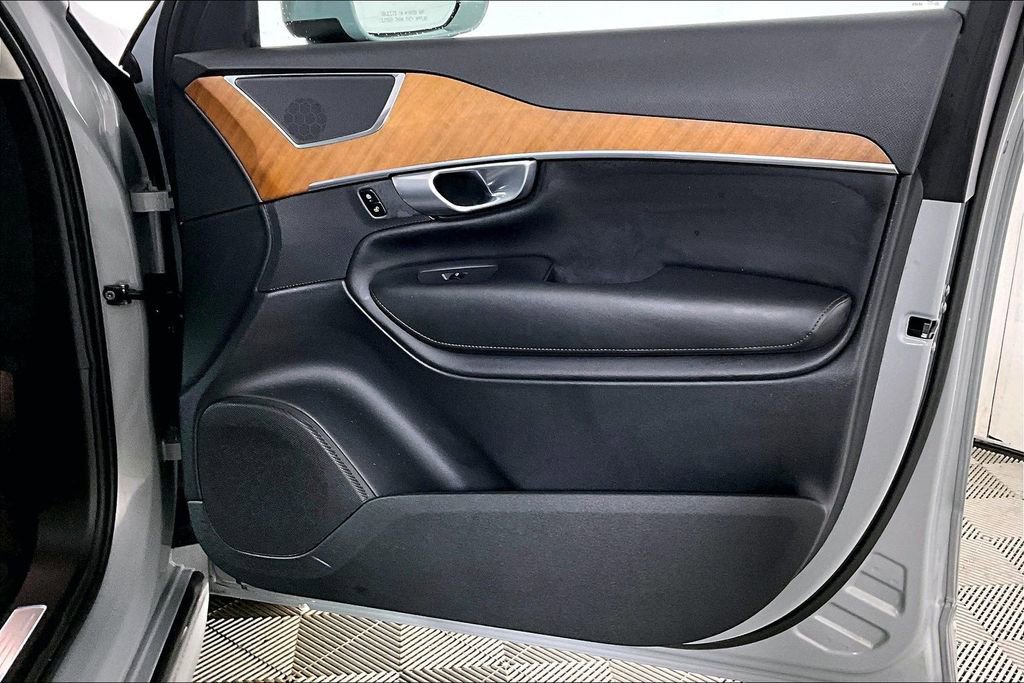 Used 2024 Volvo XC90 B6 Plus image 24