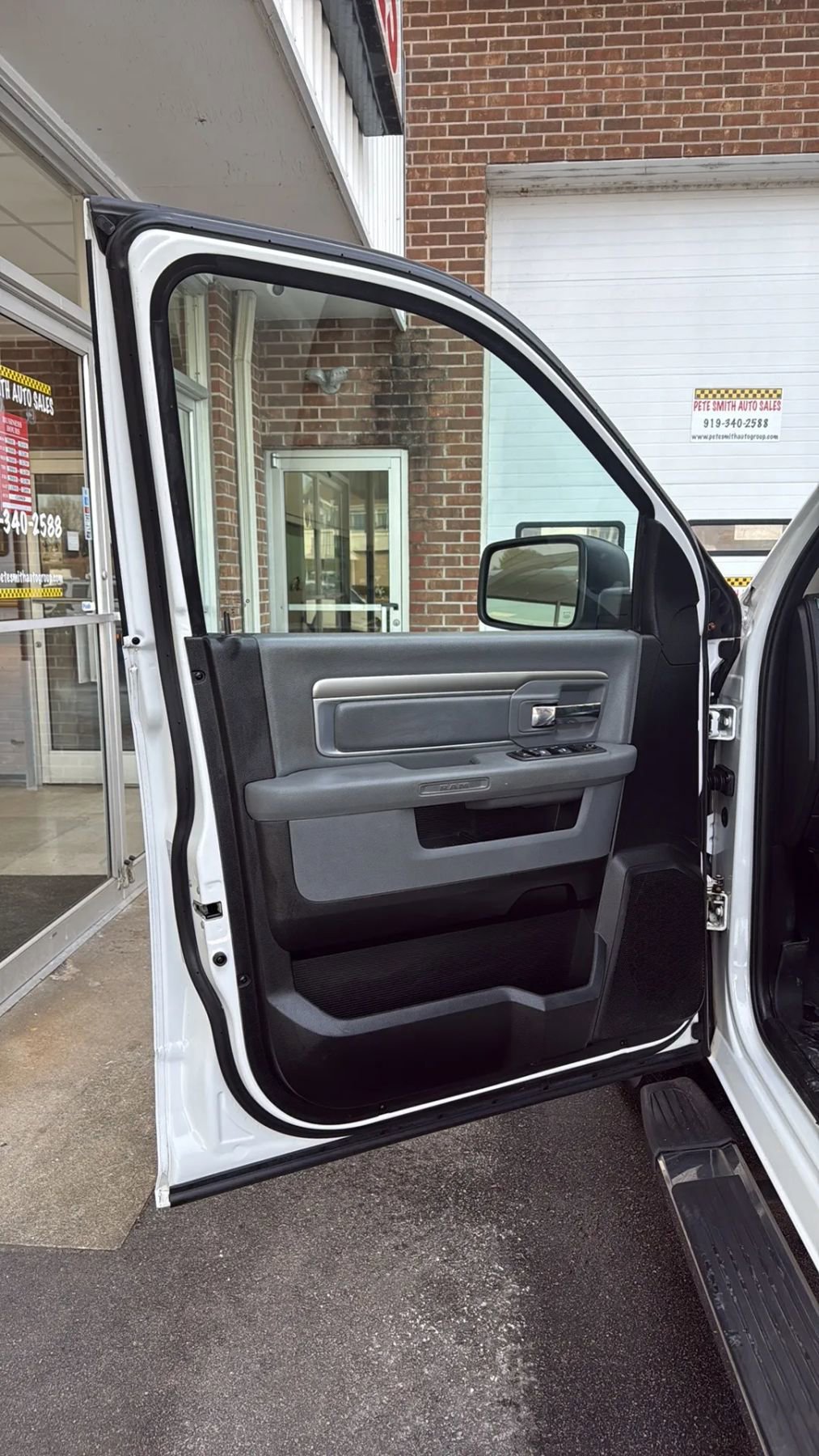 Used 2019 RAM 1500 Classic SLT RWD image 10