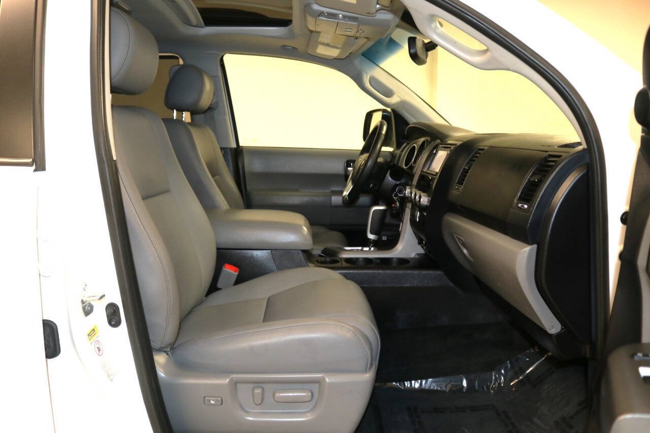 Used 2017 Toyota Sequoia Limited w/ Safety & Convenience Package AWD/4WD image 17