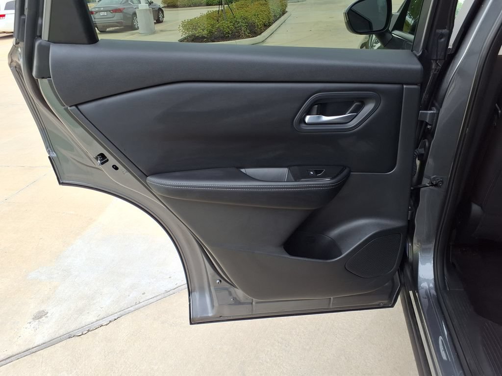 Used 2025 Nissan Rogue SV FWD image 27