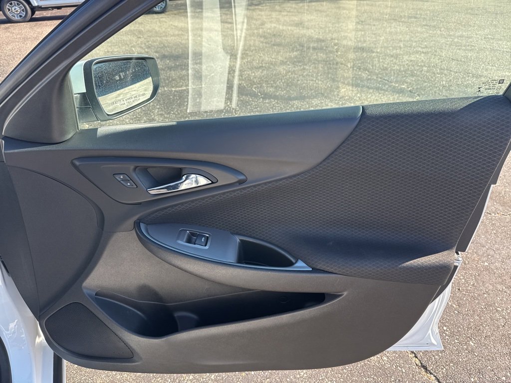 Used 2024 Chevrolet Malibu LT image 17