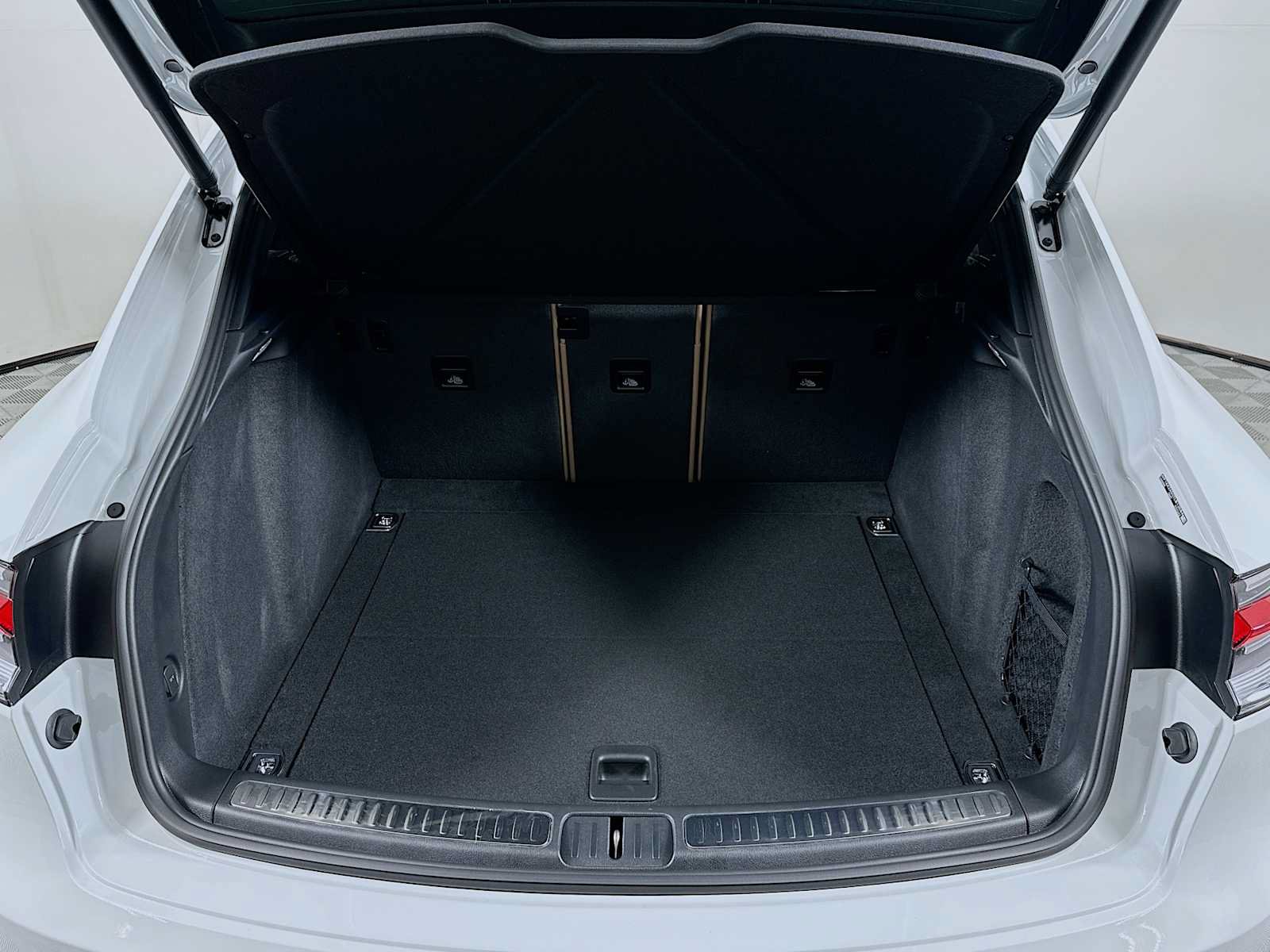 New 2026 Porsche Macan AWD/4WD image 27