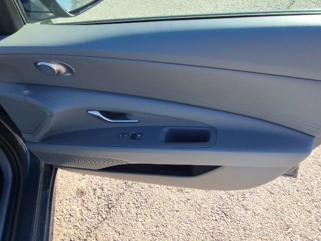 Used 2025 Hyundai Elantra SE FWD image 15