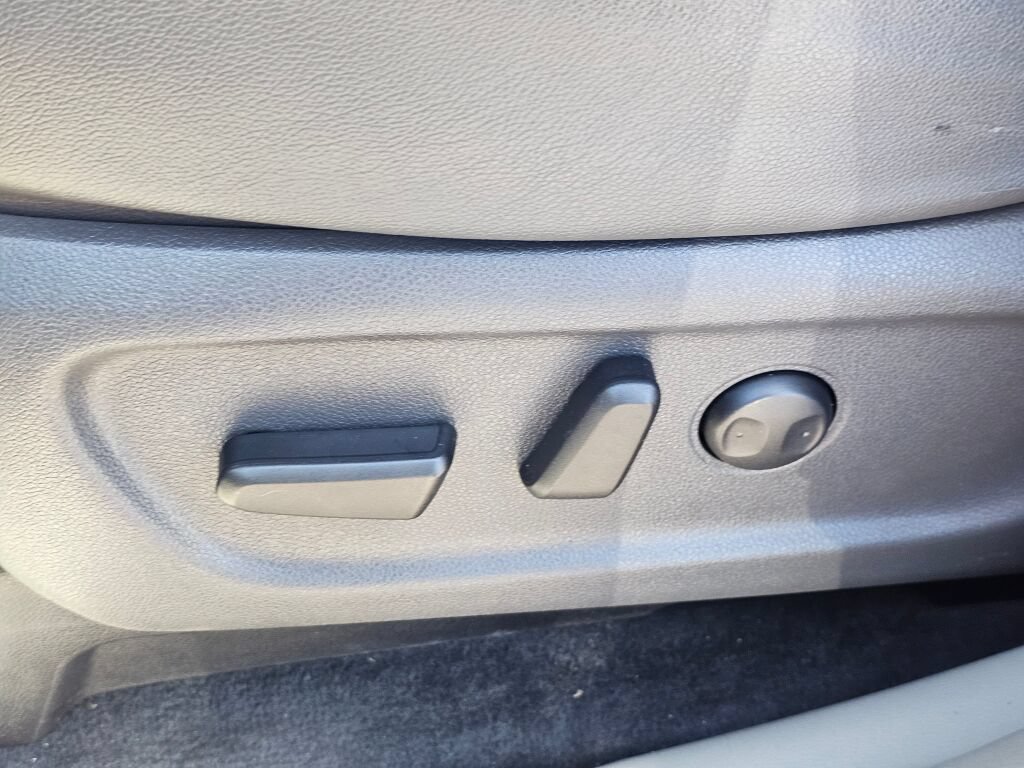 Used 2017 Kia Sedona LX w/ LX Essentials Premium Package FWD image 33