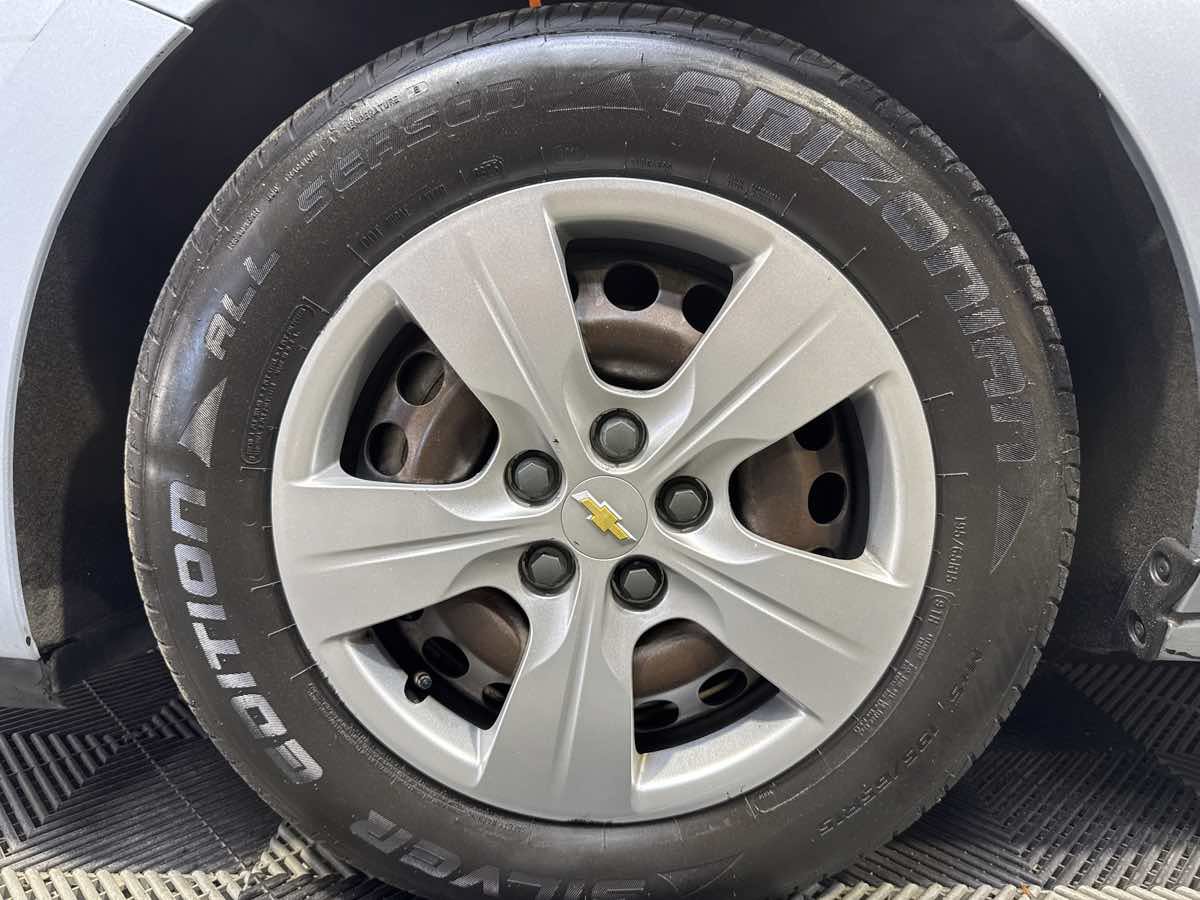 Used 2017 Chevrolet Cruze LS FWD image 32