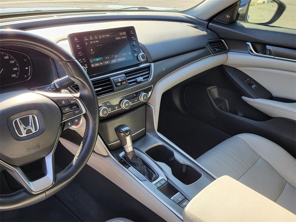 Used 2018 Honda Accord Touring image 25