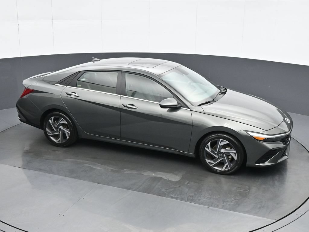 Used 2025 Hyundai Elantra SEL FWD image 23