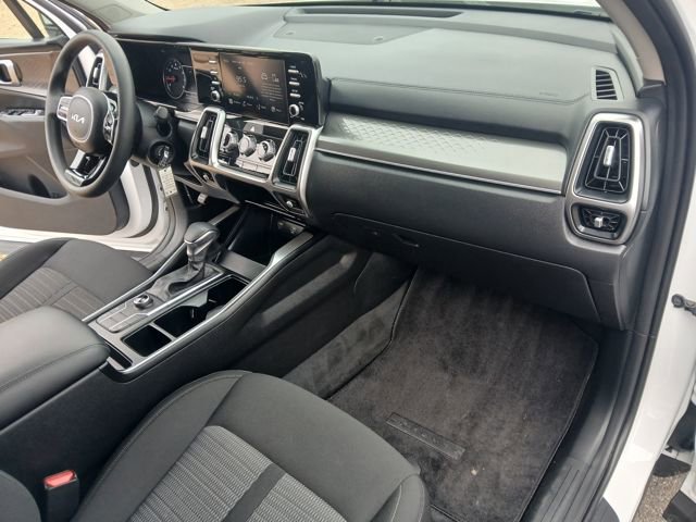 Certified 2023 Kia Sorento LX image 40