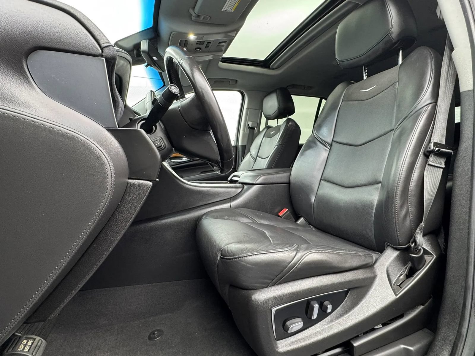 Used 2019 Cadillac Escalade Luxury AWD/4WD image 23
