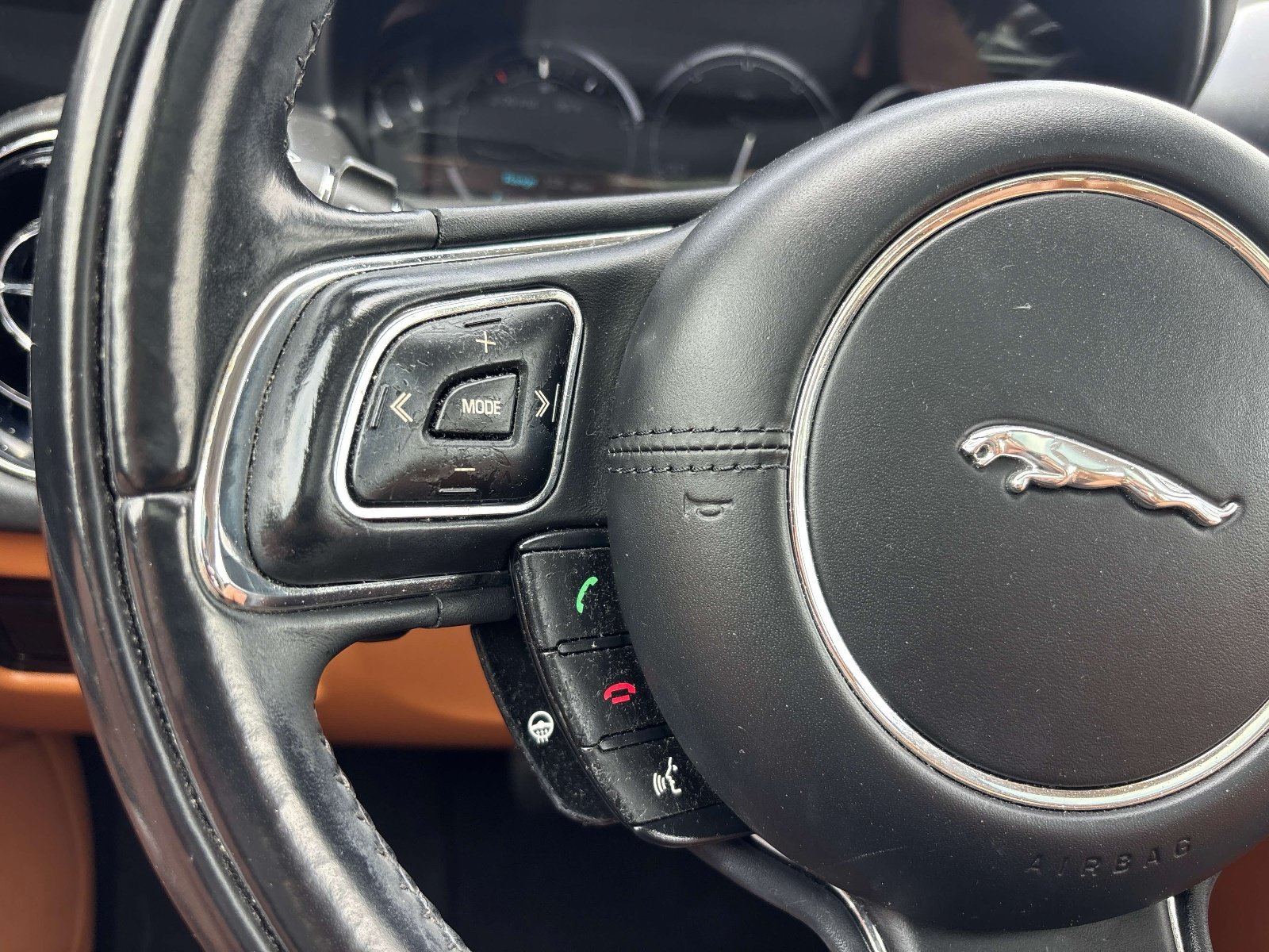 Used 2013 Jaguar XJ AWD image 23