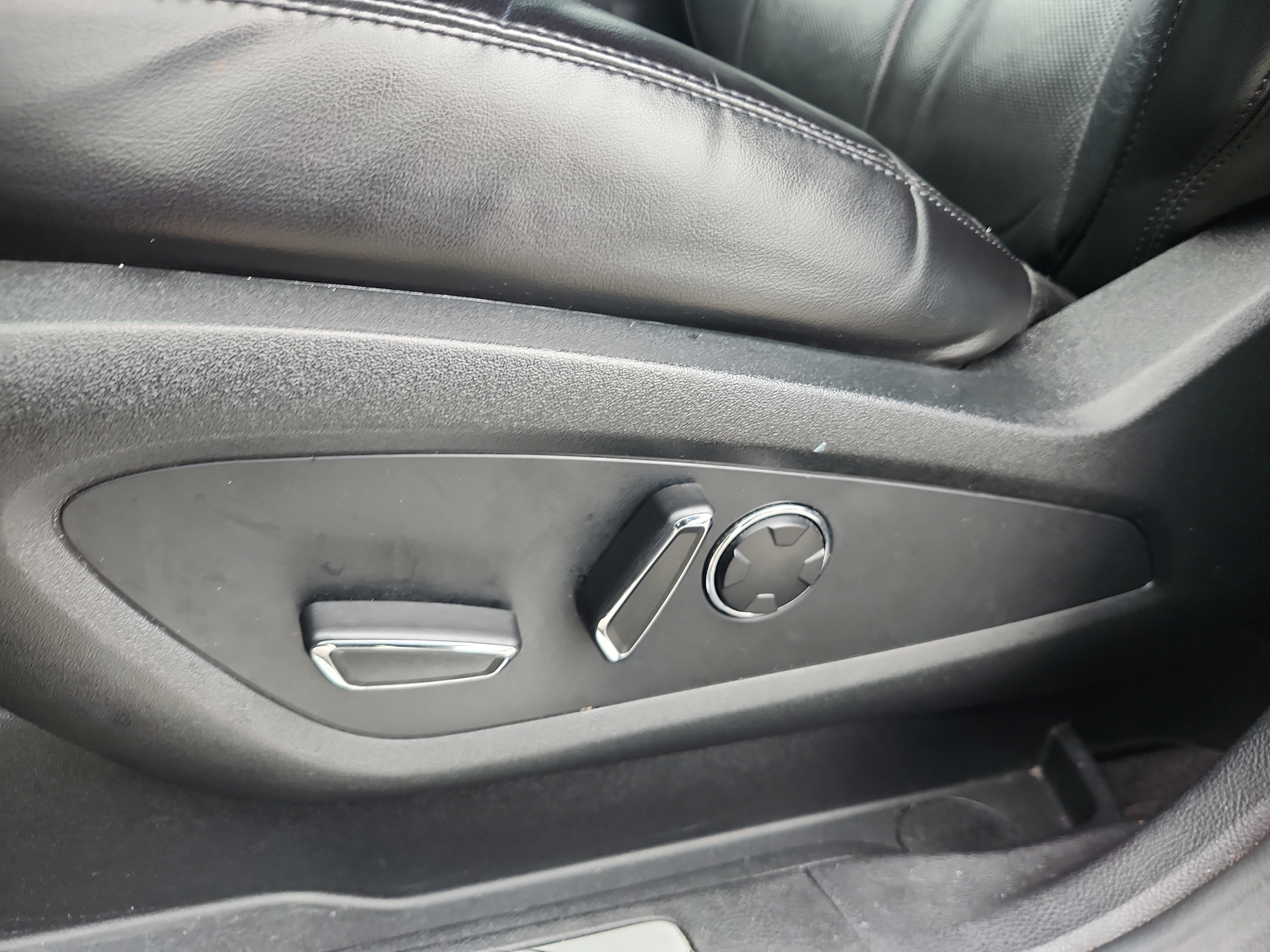 Used 2019 Lincoln MKC Reserve FWD image 14