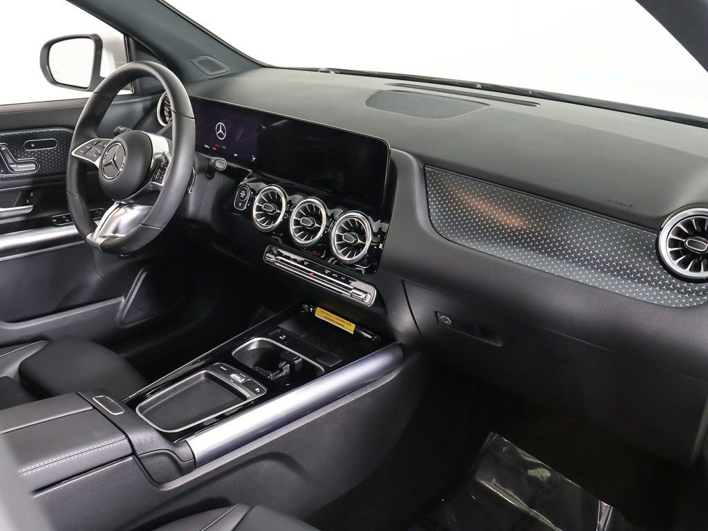 Used 2025 Mercedes-Benz GLA 250 4MATIC image 28