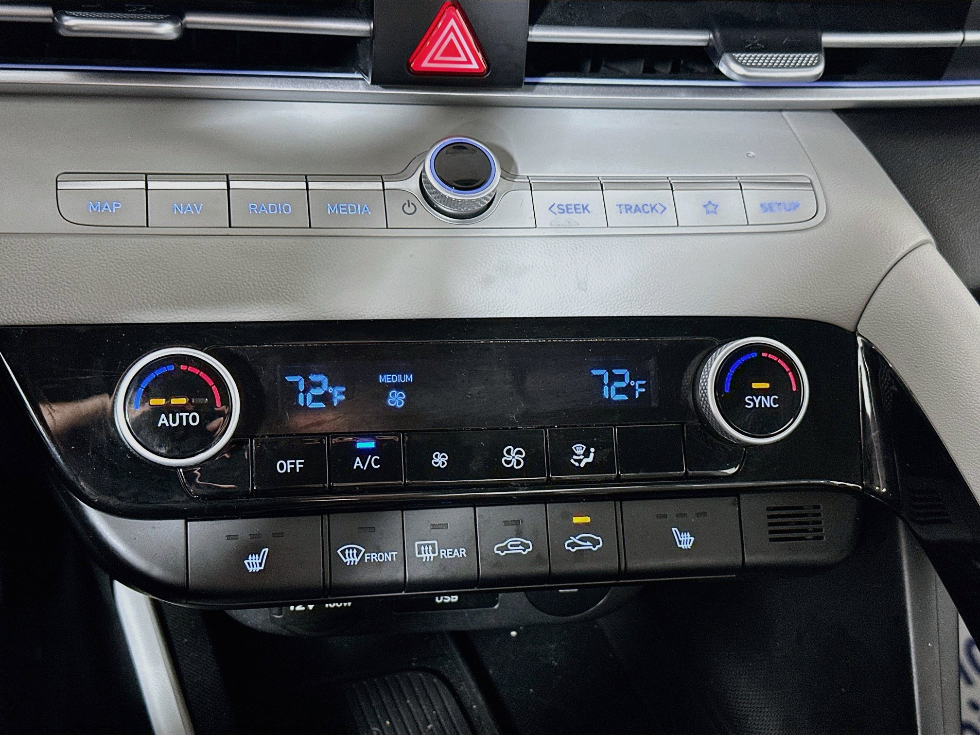 Certified 2024 Hyundai Elantra Limited FWD image 16