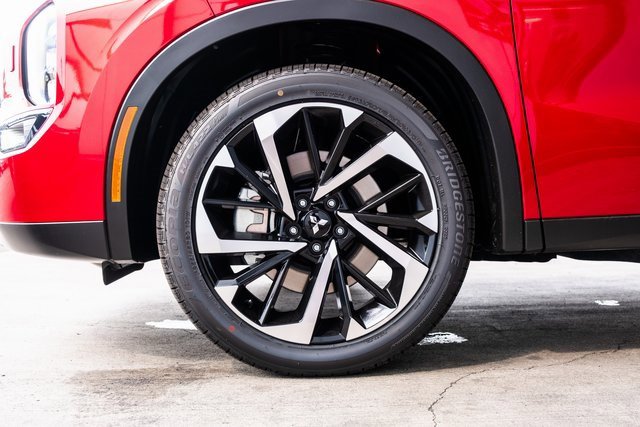 New 2025 Mitsubishi Outlander SE image 7