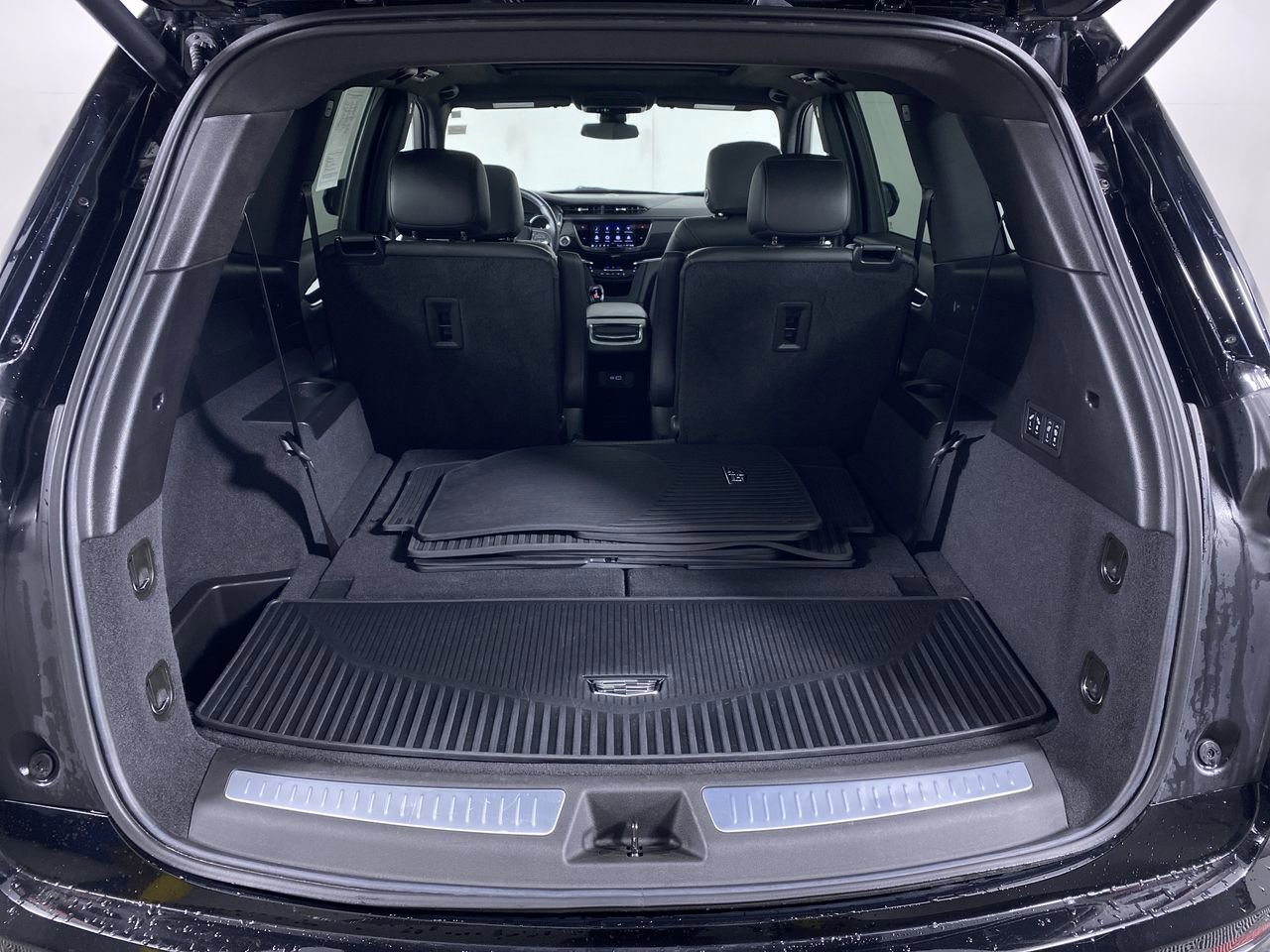 Certified 2024 Cadillac XT6 Sport w/ LPO, ONYX Package AWD/4WD image 31