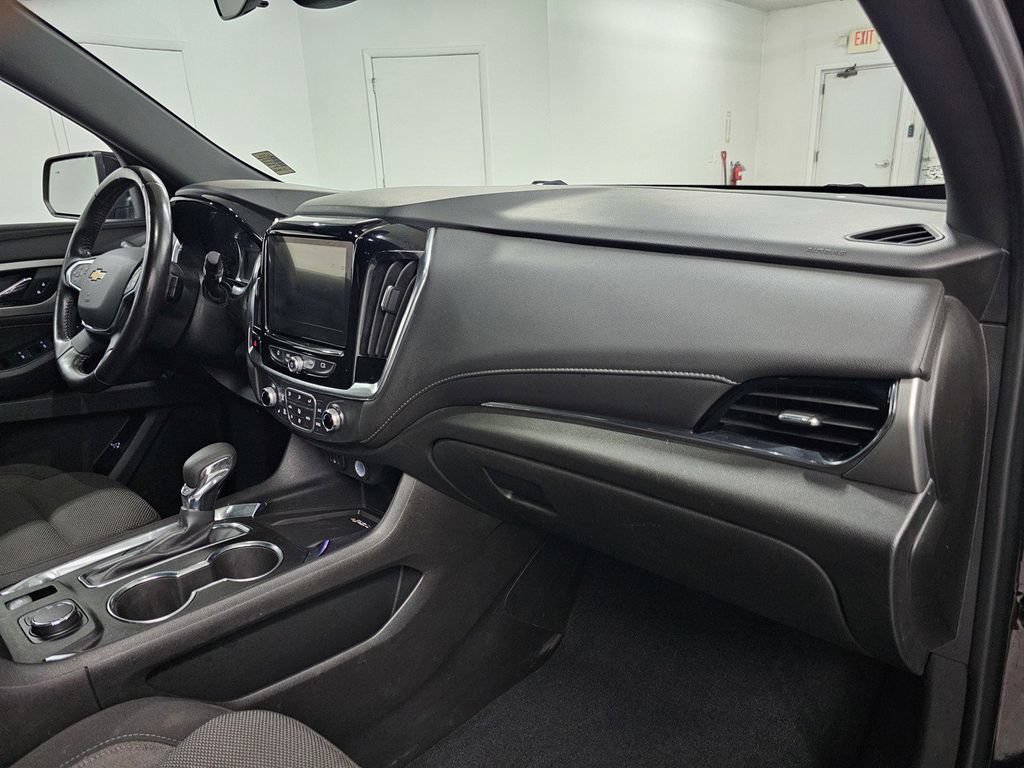 Used 2022 Chevrolet Traverse LT FWD image 12