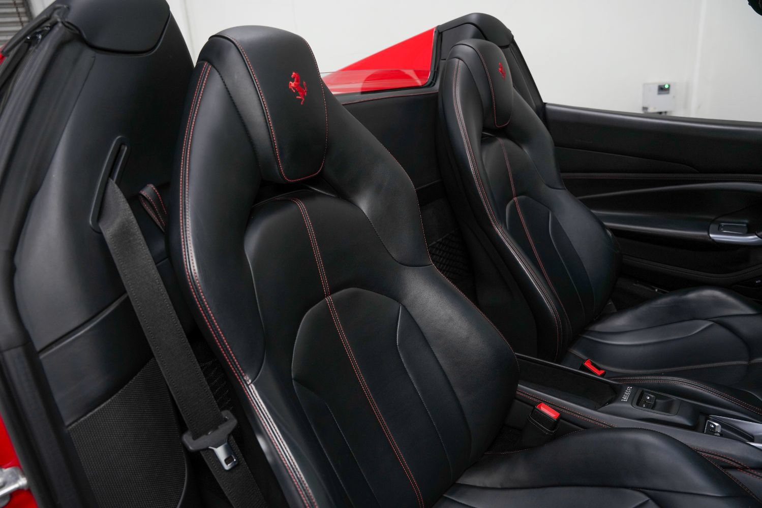 Used 2023 Ferrari F8 Tributo RWD image 30